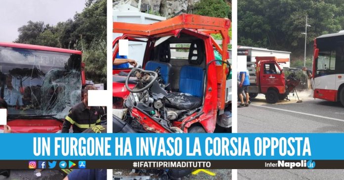 Bus di linea coinvolto in un grave incidente ad Ischia: sei feriti, grave 27enne