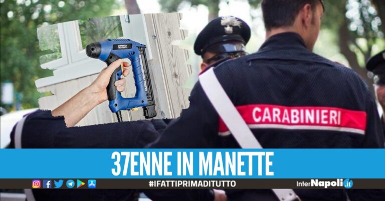 Follia ad Acerra, gira in strada con una pistola sparachiodi e prende a morsi i carabinieri