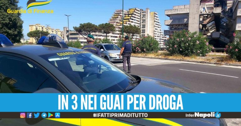 Controlli a Scampia, giovane sorpreso con un coltello in sella ad uno scooter rubato