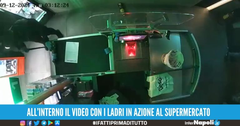 Furto nella notte al Deco di Melito, le telecamere hanno ripreso tutto
