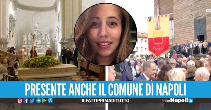 Duemila persone ai funerali di Chiara Jaconis, l'addio della famiglia: 