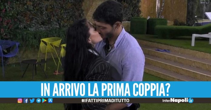 Grande Fratello, scatta il bacio tra Shaila Gatta e Javier Martinez: 