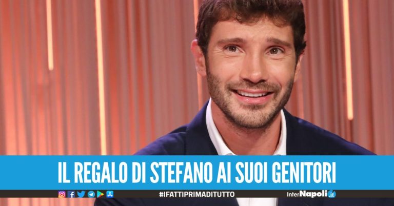 Ho ricomprato la casa dei miei nonni a Torre Annunziata. Stefano De Martino parla del legame con la famiglia