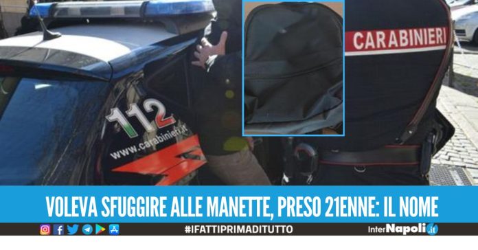 Lancia un kg di hashish dalla finestra ad Afragola, preso pusher con lo zaino