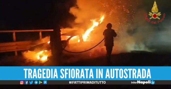 Auto in fiamme sull’A16 nell’Avellinese, coppia di coniugi salva per miracolo