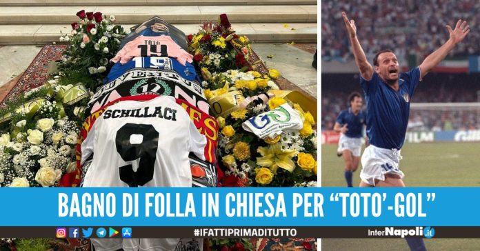 Oggi i funerali di Totò Schillaci, applausi e commozione per l'ultimo saluto al bomber di Italia '90