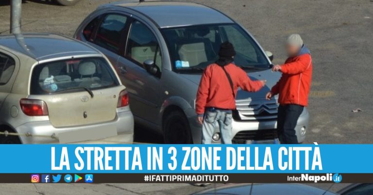 Quartieri di Napoli ostaggio dei parcheggiatori abusivi, 17 denunce in poche ore