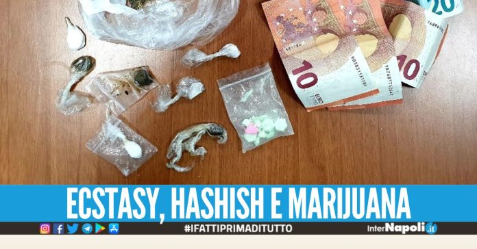 Spacciava fuori al locale a Coroglio, beccato con il sacchetto