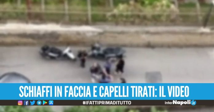 Due donne contro e al centro un uomo conteso. Stamattina una lite per motivi d'amore è finita in una tremenda rissa che ha coinvolto