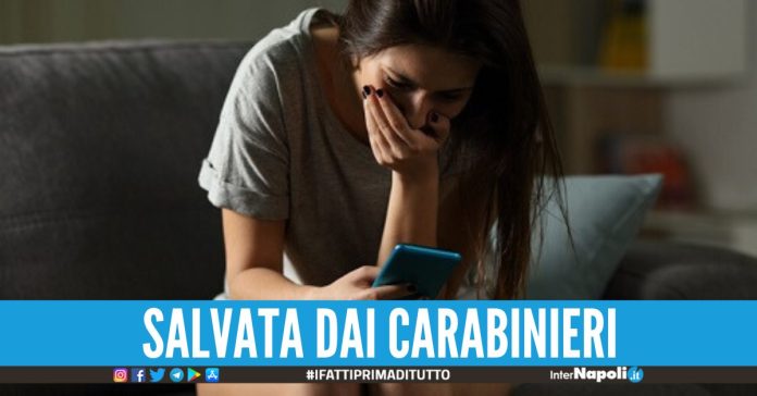 Botte, offese e revenge porn alla fidanzata 18enne in manette un giovane di Napoli