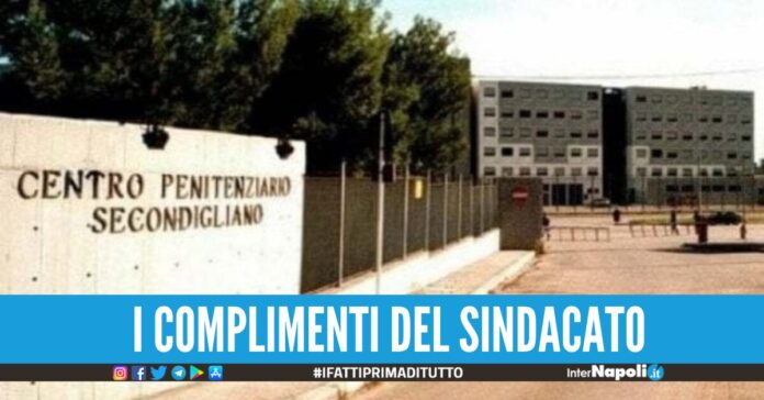 Carcere di Secondigliano, gli agenti sequestrano droga e un coltellaccio