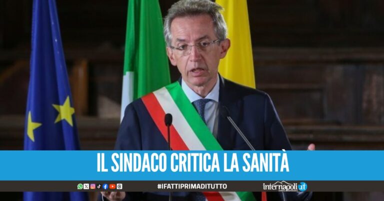 Il sindaco Manfredi trova occasione per esprimere il suo dissenso in merito all'organizzazione attuale della sanità.