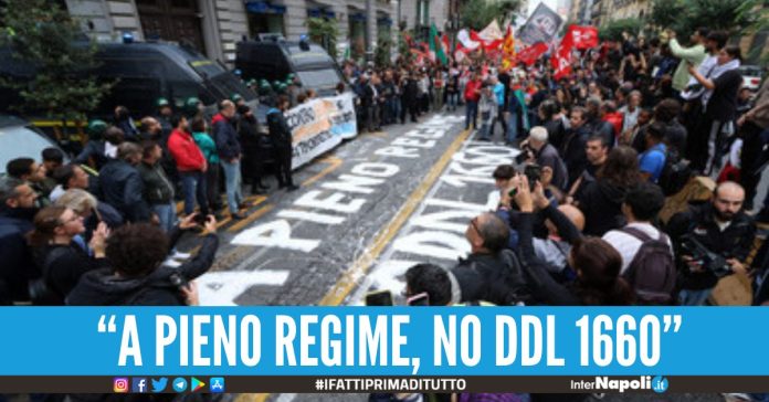 Corteo contro il G7 a Napoli, scontri e tensioni tra manifestanti e poliziotti