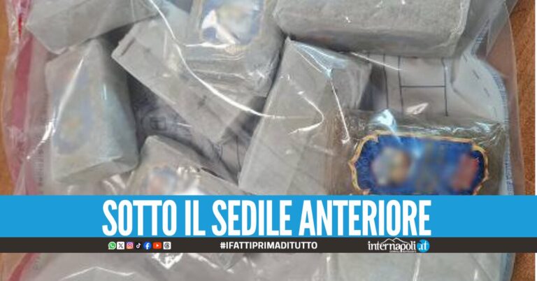 Fermati in autostrada a Napoli con un chilo di droga, due arresti