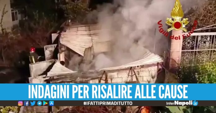 Incendio nel deposito agricolo in Campania, morti numerosi animali