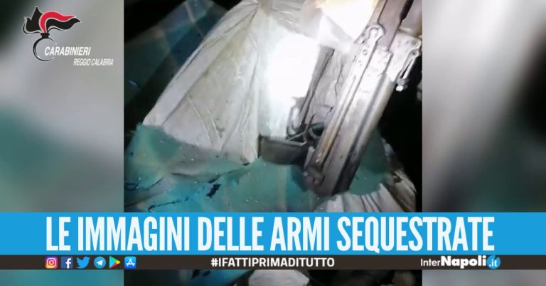 Kalashnikov e 6 pistole nascoste in casa, arrestati padre e figlio