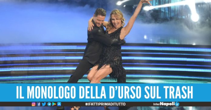 Barbara D'Urso apre la questione sulla sua cacciata dalla TV a 'Ballando con le stelle'.