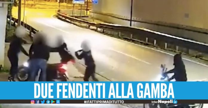 Napoli, 16enne accoltellato alla gamba gli volevano rapinare lo scooter