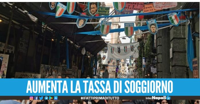 Napoli, aumento fino a 2 euro a notte della tassa di soggiorno