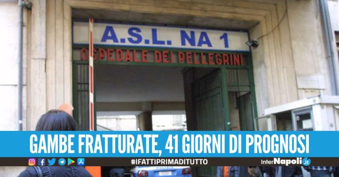 Napoli, turista scippato dello smartphone viene trascinato per metri: ricoverato al Pellegrini