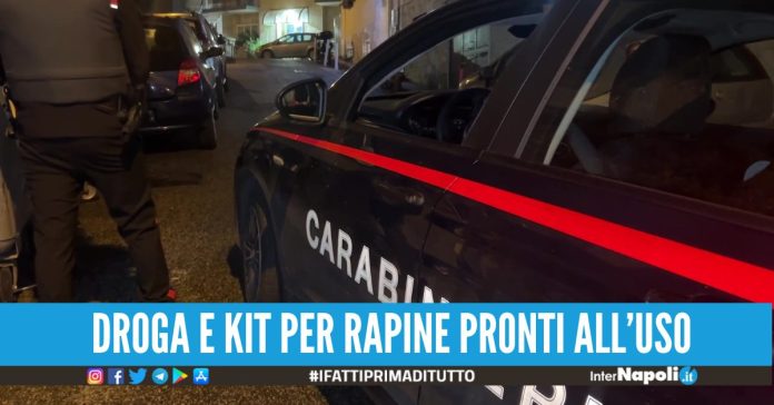 Blitz in una palazzina a Pozzuoli, quasi 1 kg di hashish e una pistola rinvenuti nel vano contatori