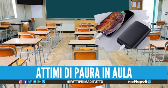 Esplode power bank del cellulare a scuola a Napoli, 7 studenti intossicati e 2 al pronto soccorso