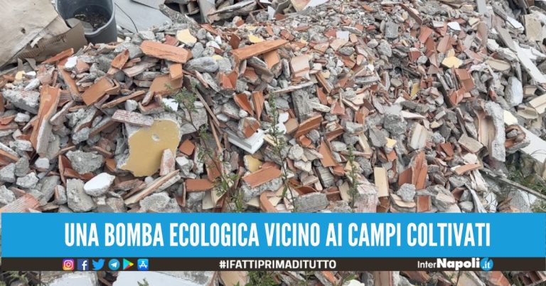 Una discarica a cielo aperto nei pressi della statale del Vesuvio, scoperte 500 tonnellate di rifiuti