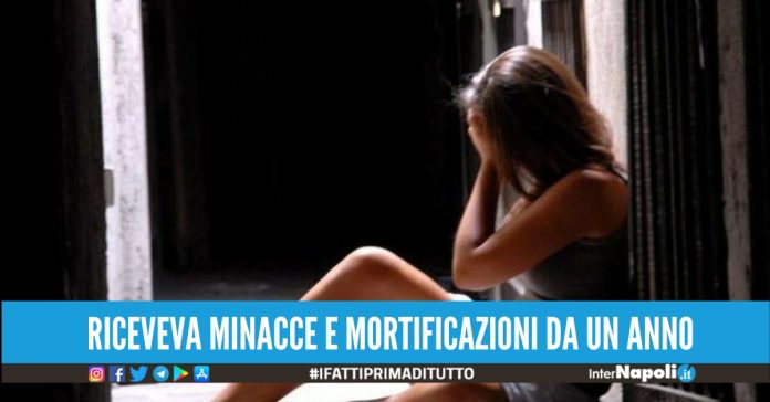 Umilia e minaccia di morte l'ex fidanzata fino a farla svenire, in manette 29enne nel Casertano