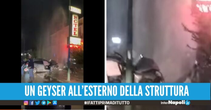 Si schianta contro i tubi fuori l'hotel 