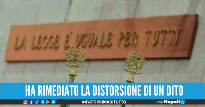 Assurdo a Ponticelli, giudice di pace aggredita in udienza per un documento falso