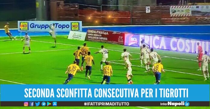 Il Giugliano continua a sprofondare nel tabù Crotone, al 