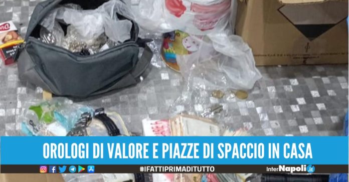 Blitz tra Caivano e Grumo Nevano, tre arresti: sequestrati contanti, droga e orologi di lusso