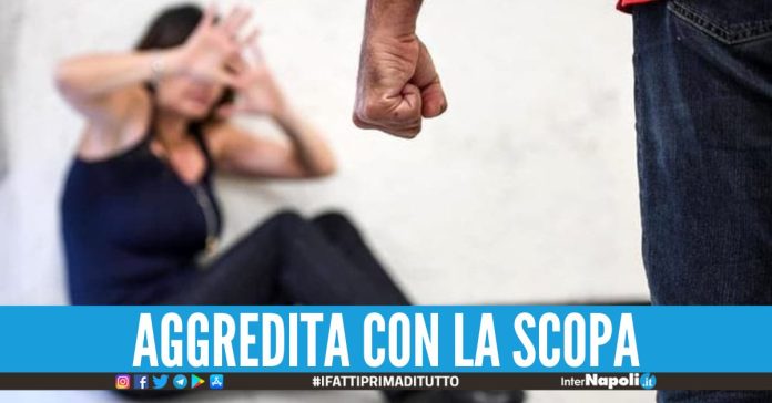 Picchia la moglie invalida con una mazza di scopa in manette 68enne del Napoletano