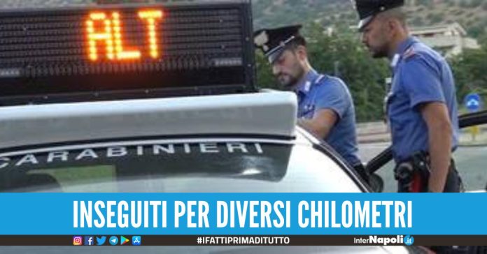Tentano di rubare un'auto ma l'antifurto la blocca in manette due 19enni napoletani