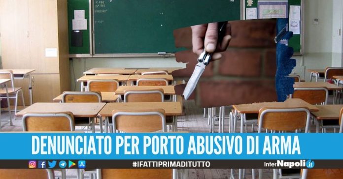 Sorpreso con un coltello nella scuola a Secondigliano, bloccato un 15enne