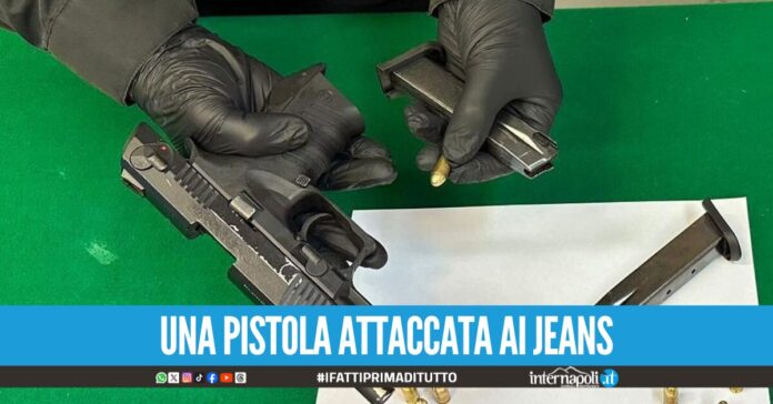 Allarme giovani armati, arrestato un 19enne a Castellammare in giro con pistola carica