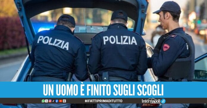 Calci e pugni ai passanti senza motivo arrestato un 53enne a via Partenope