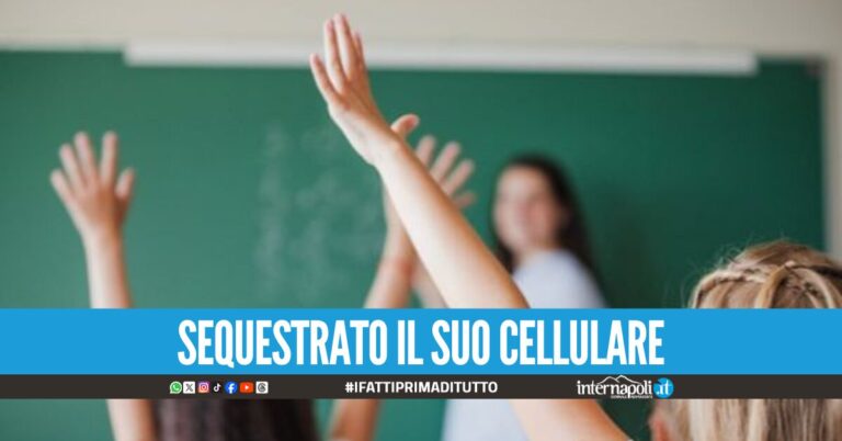 Castellammare, è indagata l'insegnante picchiata da 30 genitori a scuola indagine su video e chat con gli alunni