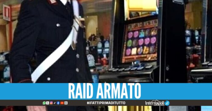 Colpi di pistola contro la sala giochi, indagini nel Napoletano