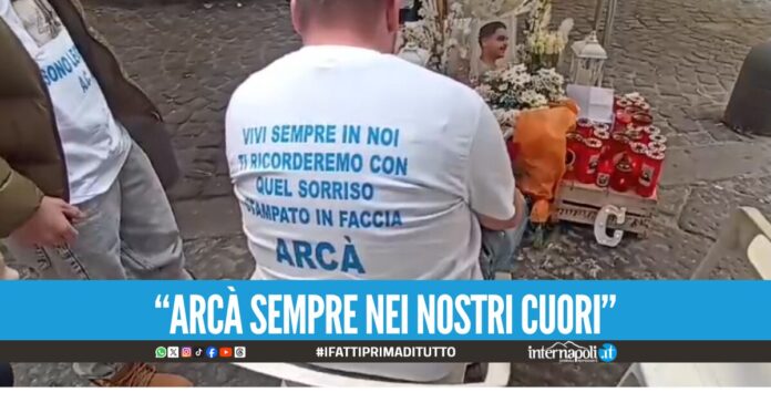 È il giorno del dolore per Arcangelo Correra, l'addio del quartiere Vivi sempre con noi