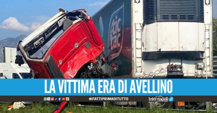 Tir contro autobus pieno di turisti sull'autostrada A1, morto l'autista del mezzo pesante