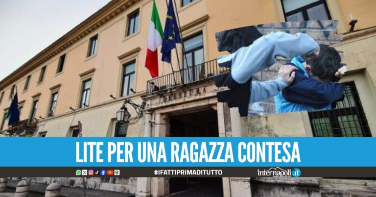 Schiaffeggia rivale in amore e lo minaccia in chat, 14enne nel mirino della polizia a Caserta