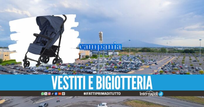 Rubano merce e la nascondono nel passeggino del figlio, genitori “furbetti” scoperti al Campania