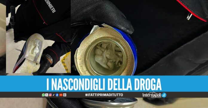 Pusher con fantasia a Caivano, dosi nascoste nelle suola delle scarpe ed in lattine modificate