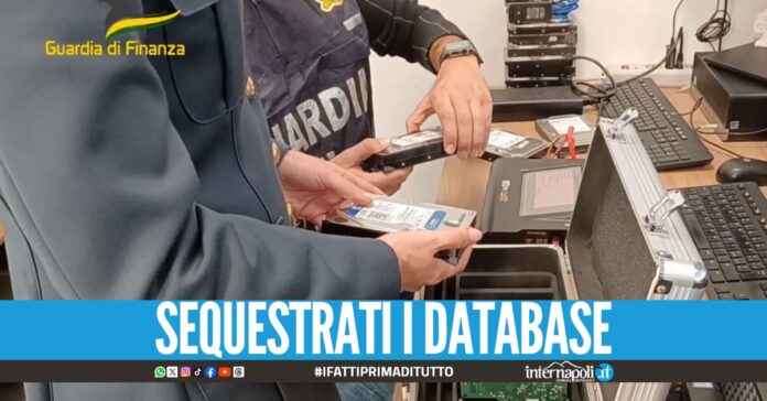 Riciclavano i soldi per la camorra e per la mafia, presi 42 'colletti bianchi'