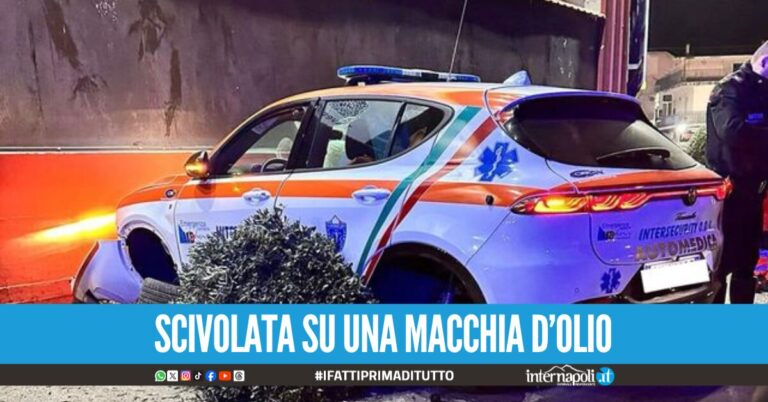 Schianto contro il centro commerciale Grande Sud, ferito l'equipaggio dell'auto medica