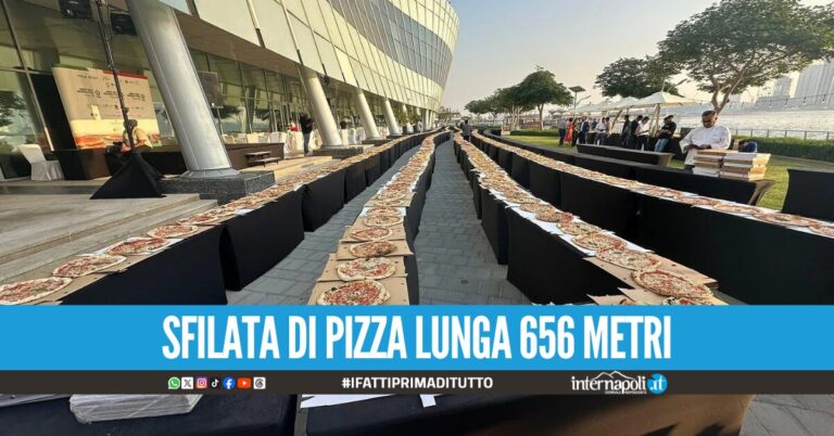 Sfilata di 2059 margherite, l'Antica Pizzeria da Michele vince il record del mondo