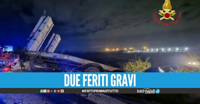 Tir travolge un'auto sull'Asse Mediano e la trascina nella scarpata, morto 29enne napoletano