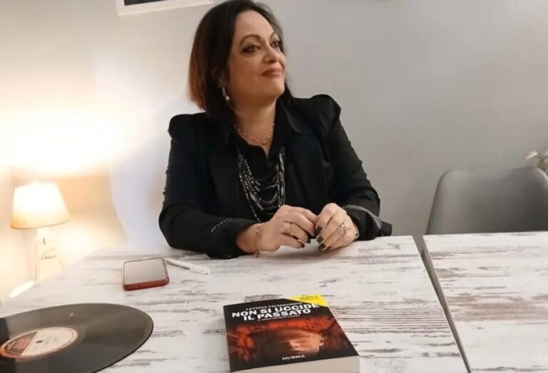 'Non si uccide il passato', una Napoli ammaliatrice dietro il noir poliziesco di Letizia Vicidomini