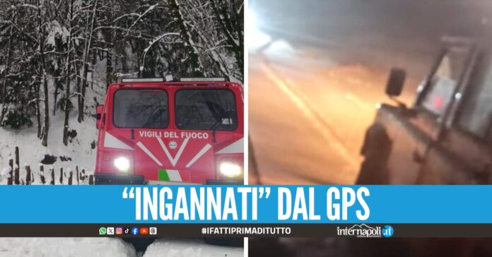 Bufera di neve si abbatte sulle auto, due famiglie di Napoli salvate dai vigili del fuoco